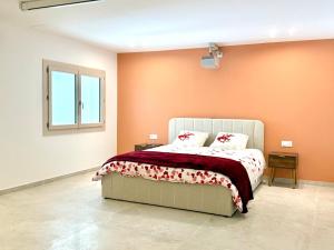 a bedroom with a bed with an orange wall at Appartment Jacuzzi in Cannes in Cannes