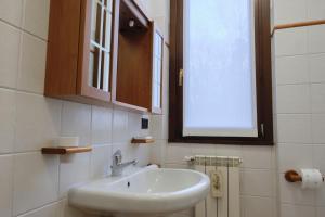 a bathroom with a sink and a window at 10' from Malpensa & transfert on demand in Casorate Sempione +6 photos