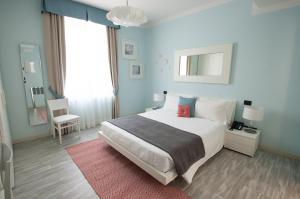Posteľ alebo postele v izbe v ubytovaní Hotel Villa Bernt + 37 fotografií