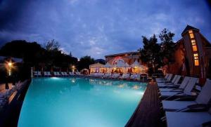 Photo de la galerie de l'établissement Hotel Baia Rosie Resort, à Slănic