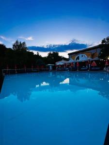 Photo de la galerie de l'établissement Hotel Baia Rosie Resort, à Slănic