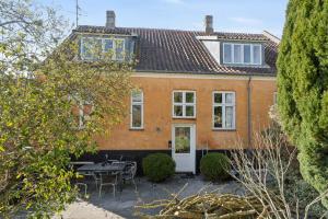 Tòa nhà nơi nhà nghỉ dưỡng tọa lạc