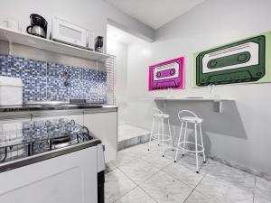 a kitchen with two stools and two microwaves at Equipped 1 bedroom Plaza Shopping in Carapicuíba