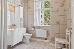 Phòng tắm tại Historic Home In Charming Nysted +13 ảnh