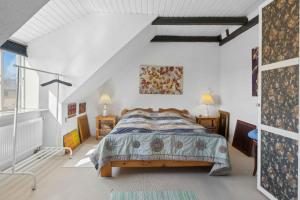 Giường trong phòng chung tại Historic Home In Charming Nysted