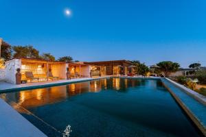 a swimming pool in the middle of a house at Ali Baba Infinity in Essaouira