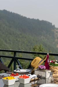 Nespecifikovaný výhled na hory nebo výhled na hory při pohledu z hotelu