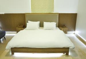 Ein Bett oder Betten in einem Zimmer der Unterkunft Tee-whyte private home