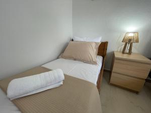 Postel nebo postele na pokoji v ubytování Elfeko Cottage