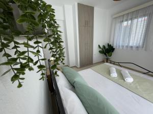 Postel nebo postele na pokoji v ubytování Elfeko Cottage