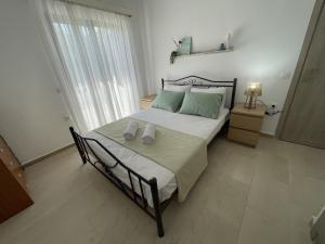 Postel nebo postele na pokoji v ubytování Elfeko Cottage