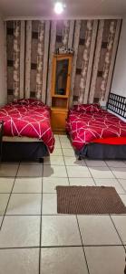 Postel nebo postele na pokoji v ubytování Keedols Inn & Backpackers