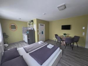 TV a/nebo společenská místnost v ubytování Hotel Prime Living Apartments Küche Netflix