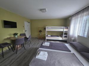 Postel nebo postele na pokoji v ubytování Hotel Prime Living Apartments Küche Netflix