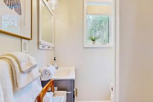a bathroom with a sink and a mirror at Willow Cove in York +13 photos