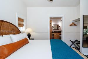 Postel nebo postele na pokoji v ubytování Swank Boutique Suites