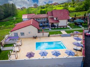 an aerial view of a house with a swimming pool at Pensiunea Adrian in Novaci