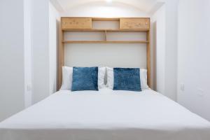 Postel nebo postele na pokoji v ubytování Vico Genova Wifi, AC, 4 persone - 10km Gallipoli