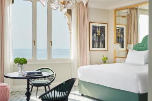 Postel nebo postele na pokoji v ubytování Hotel Excelsior Venice