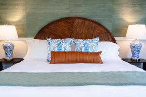 Postel nebo postele na pokoji v ubytování Swank Boutique Suites