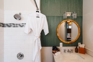 Koupelna v ubytování Swank Boutique Suites