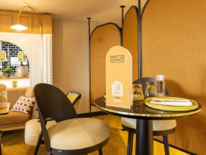 Posezení v ubytování Novotel Paris Suresnes Longchamp