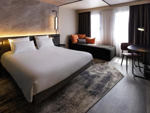 Postel nebo postele na pokoji v ubytování Novotel Paris Suresnes Longchamp + 37 fotografií