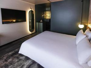 Postel nebo postele na pokoji v ubytování Novotel Paris Suresnes Longchamp