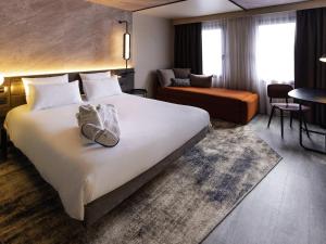 Postel nebo postele na pokoji v ubytování Novotel Paris Suresnes Longchamp