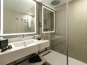 Koupelna v ubytování Novotel Paris Suresnes Longchamp