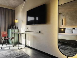 Postel nebo postele na pokoji v ubytování Novotel Paris Suresnes Longchamp