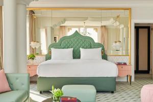 Postel nebo postele na pokoji v ubytování Hotel Excelsior Venice
