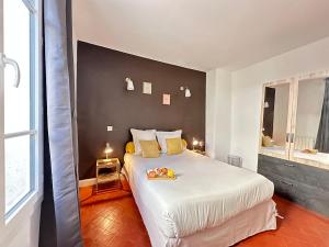 Postel nebo postele na pokoji v ubytování Le Charme d'Avignon