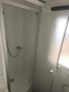 Ένα μπάνιο στο MOBIL HOME Rose