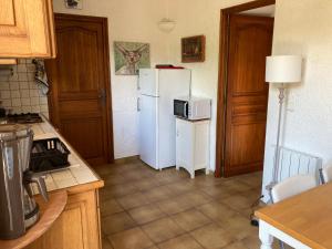 Kuchnia lub aneks kuchenny w obiekcie Le jardin suspendu