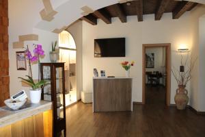 TV a/nebo společenská místnost v ubytování Il Borgo Ospitale - Albergo Diffuso