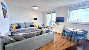 Televízia a/alebo spoločenská miestnosť v ubytovaní ATapartments - Trzy Zagle