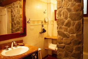 Koupelna v ubytování Hotel Killa Cafayate + 36 fotografií