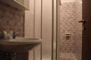 Koupelna v ubytování A' Porta i Frustere