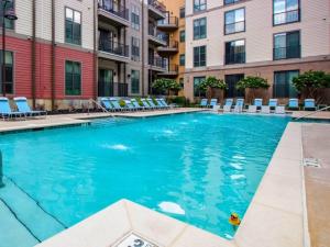 Πισίνα στο ή κοντά στο Modern 2BR Escape Near UAB and Attractions