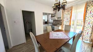 Kuchyňa alebo kuchynka v ubytovaní Ferienappartement in St. Margarethen