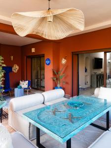 Bazén v ubytování Zellige Suite - Gouvernante et piscine ! nebo v jeho okolí