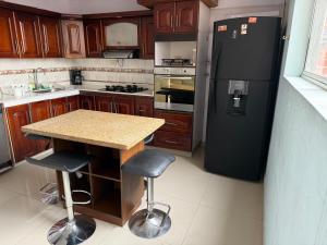 Φωτογραφία από το άλμπουμ του Hermosa casa muy amplia en excelente sector σε Μεδεγίν