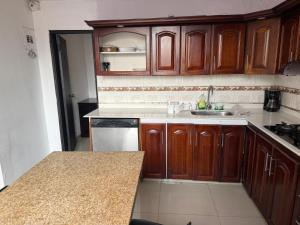 Φωτογραφία από το άλμπουμ του Hermosa casa muy amplia en excelente sector σε Μεδεγίν