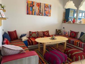 Prostor za sedenje u objektu Mirleft Hostel