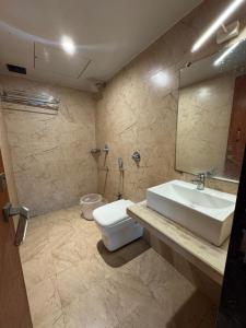 Koupelna v ubytování Hotel Aflon midc andheri east + 20 fotografií