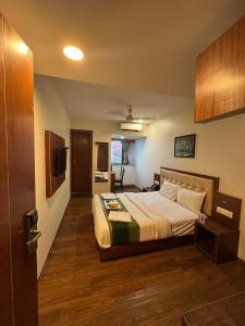 Postel nebo postele na pokoji v ubytování Hotel Aflon midc andheri east