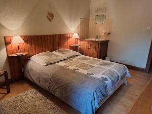 a bedroom with a large bed and two lamps at Ferme auberge des Cimes in Urbeis