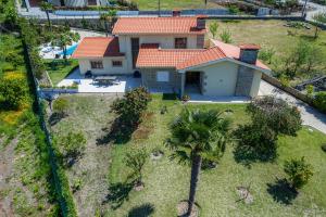 an aerial view of a house with a palm tree at Casa Alto da Ribeira - Alojamento local in Póvoa de Lanhoso