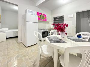 Kuchyň nebo kuchyňský kout v ubytování 1 Bedroom Plaza Shopping Budget Complete